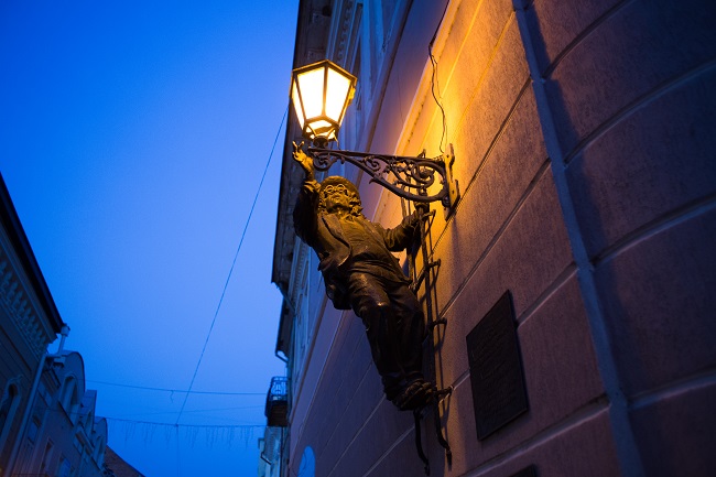 Фонарщик Дядя Коля в Ужгороде